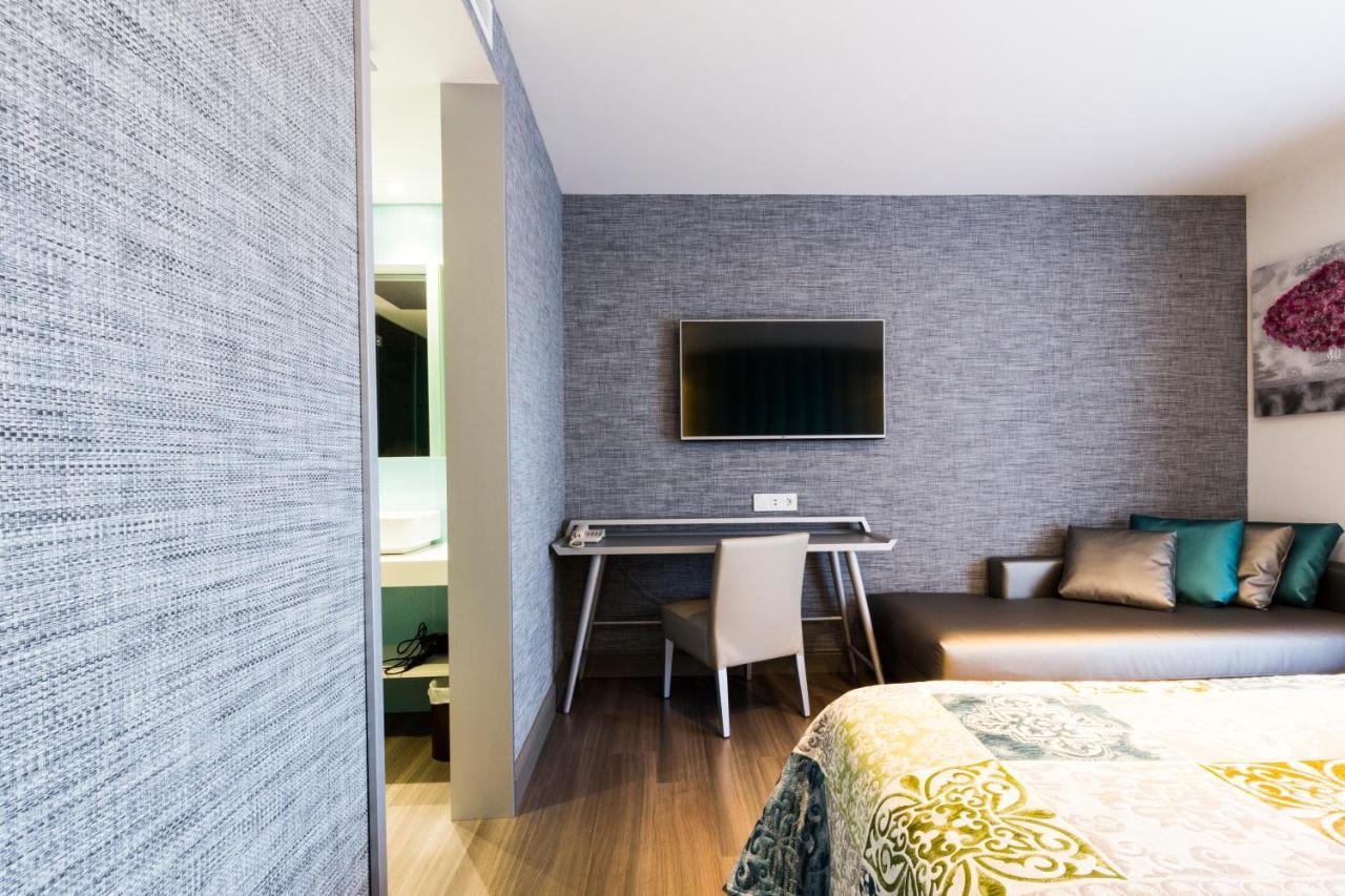 Sant Jordi Boutique Hotel Calella Bagian luar foto A room at the hotel