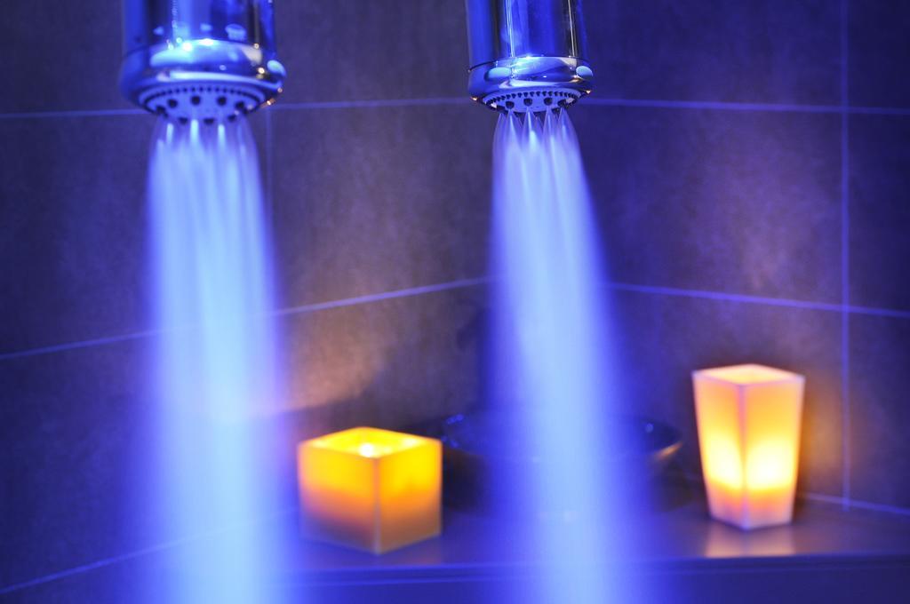 Sant Jordi Boutique Hotel Calella Bagian luar foto A shower with blue LED lighting