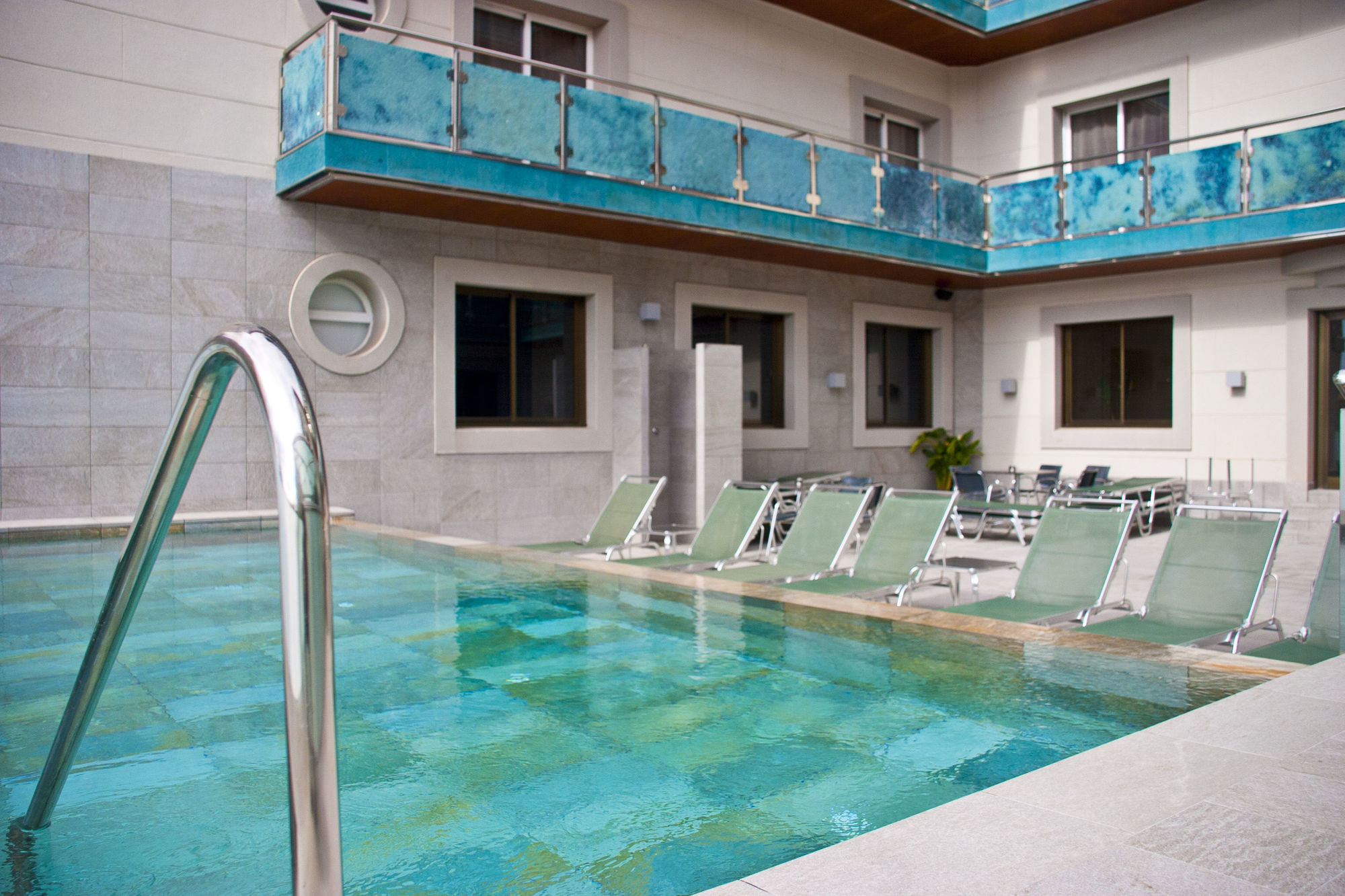 Sant Jordi Boutique Hotel Calella Bagian luar foto The swimming pool at the hotel