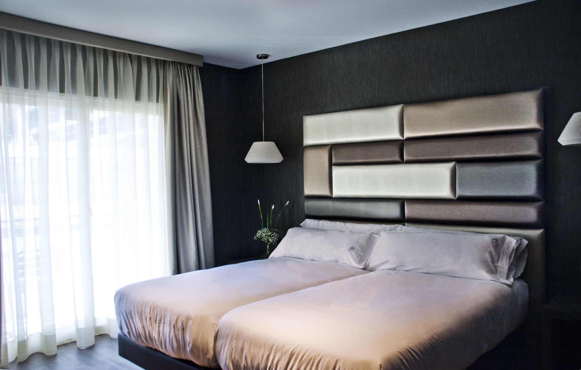 Sant Jordi Boutique Hotel Calella Bagian luar foto A room at the hotel