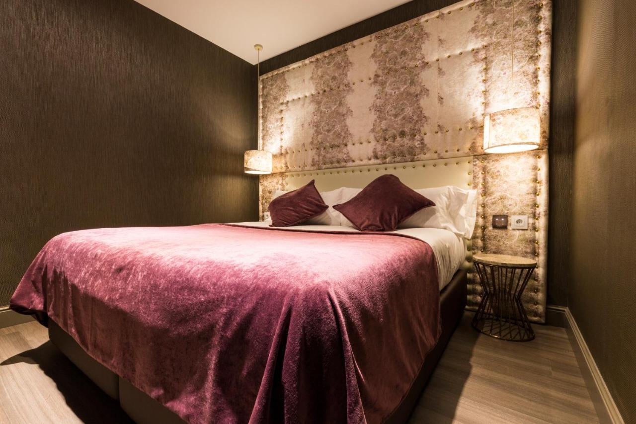 Sant Jordi Boutique Hotel Calella Bagian luar foto A bedroom at the hotel